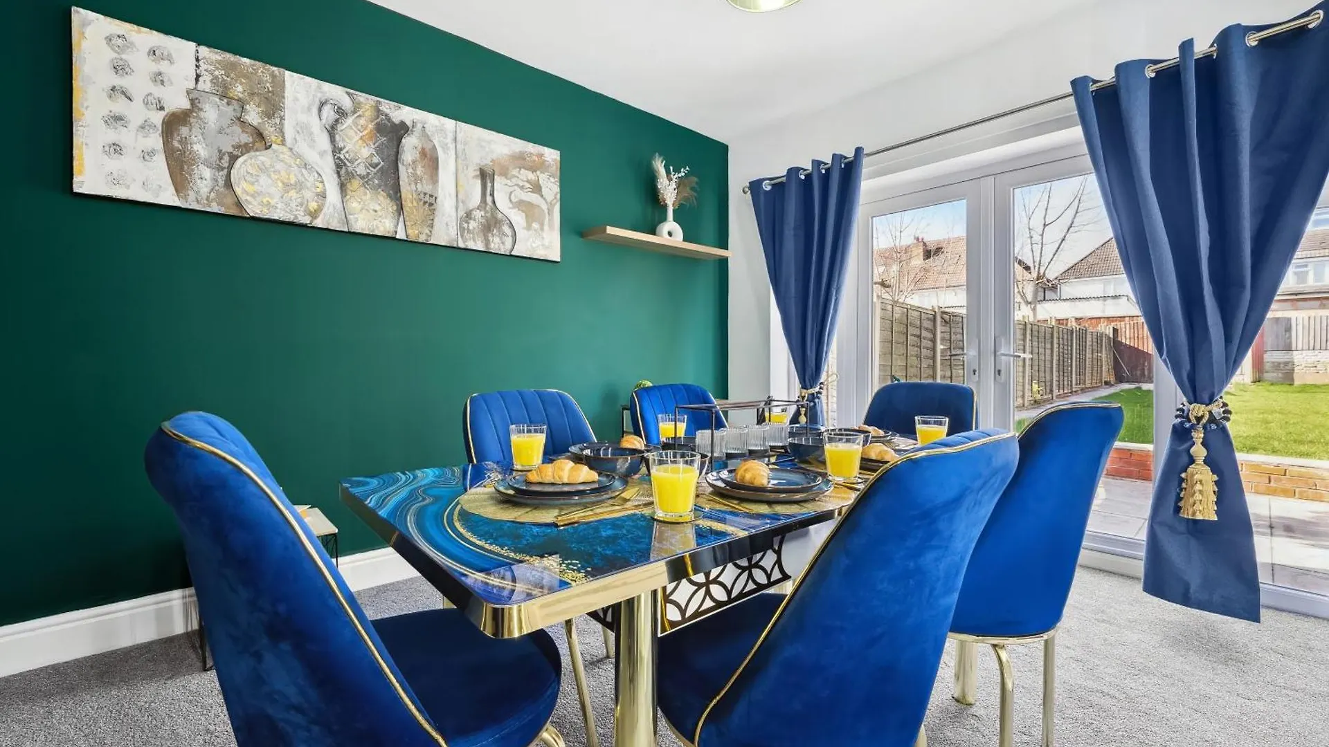 Holiday home 7 Bedroom Luxury House Sleep 26 Birmingham