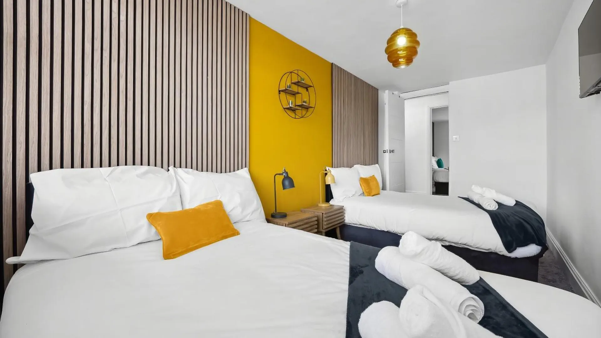 7 Bedroom Luxury House Sleep 26 Birmingham 0*,  United Kingdom