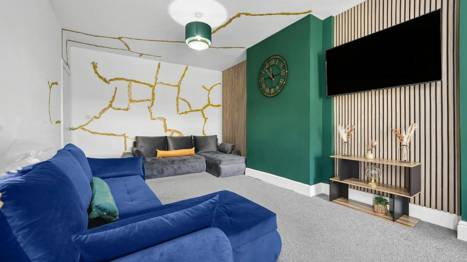 7 Bedroom Luxury House Sleep 26 Birmingham 0*,