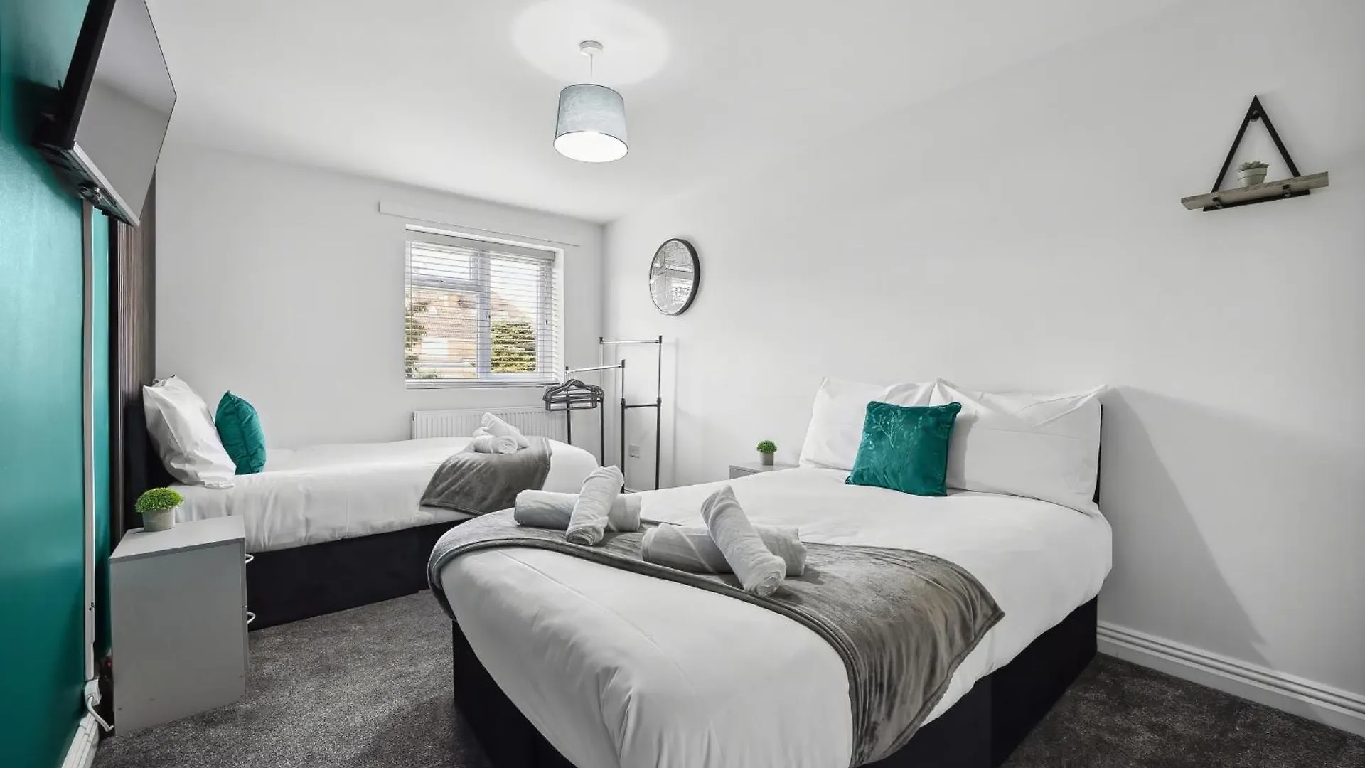 7 Bedroom Luxury House Sleep 26 Birmingham Holiday home