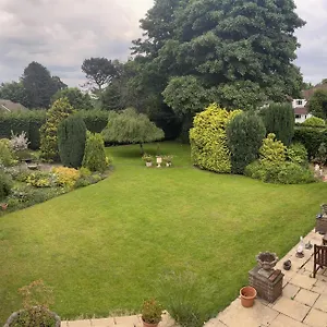  Holiday home Unwind In Comfort At Cosy Caradus Free Parking