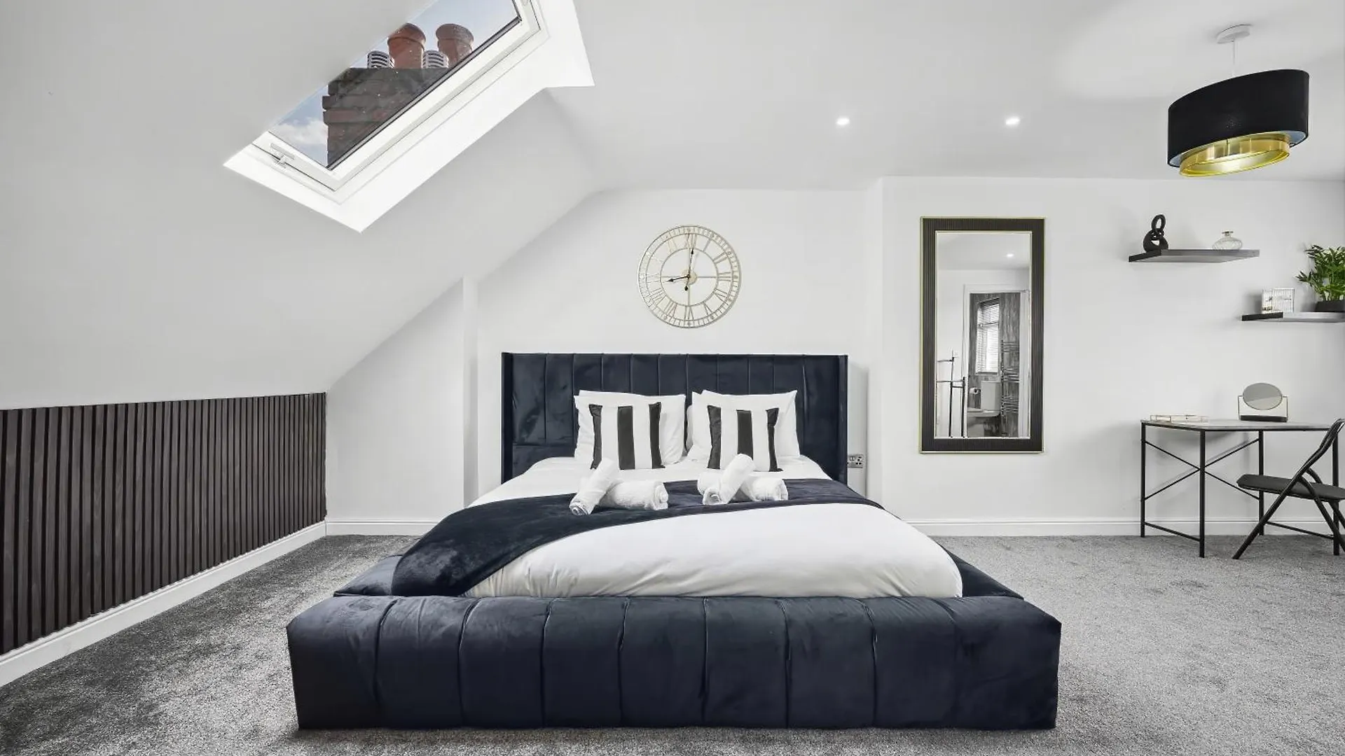 7 Bedroom Luxury House Sleep 26 Birmingham